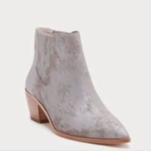 Sole Society gray/metallic "ish" pointy toe boot